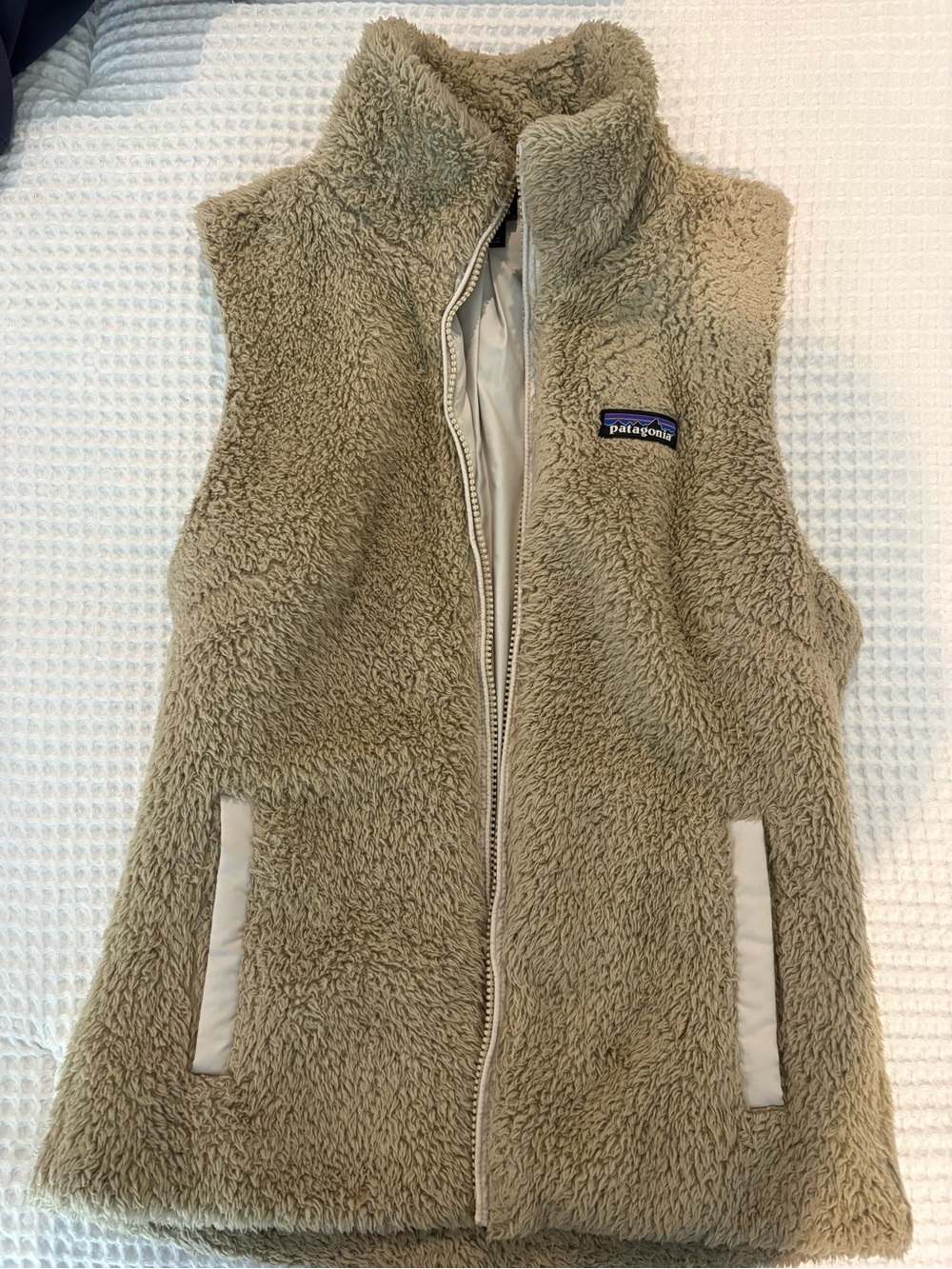 Patagonia Womens Los Gatos Fleece Vest Tan Beige Full Zip
Size Medium S